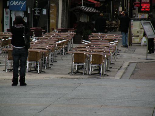  terrasse de café déserte